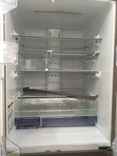 1 ngăn bên trong của Tủ lạnh Hitachi MR-WX53Z-P1 - Hình 1