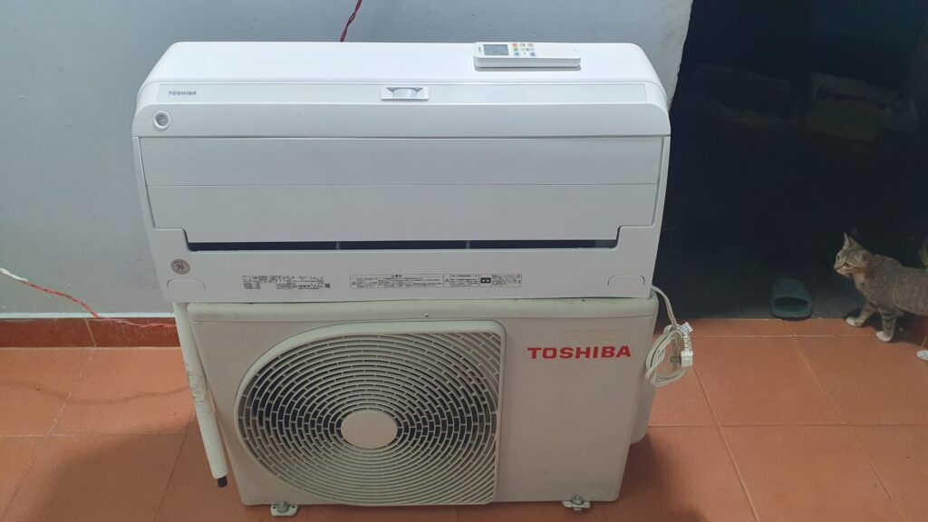 máy lạnh Toshiba RAS-F401RKS(W)