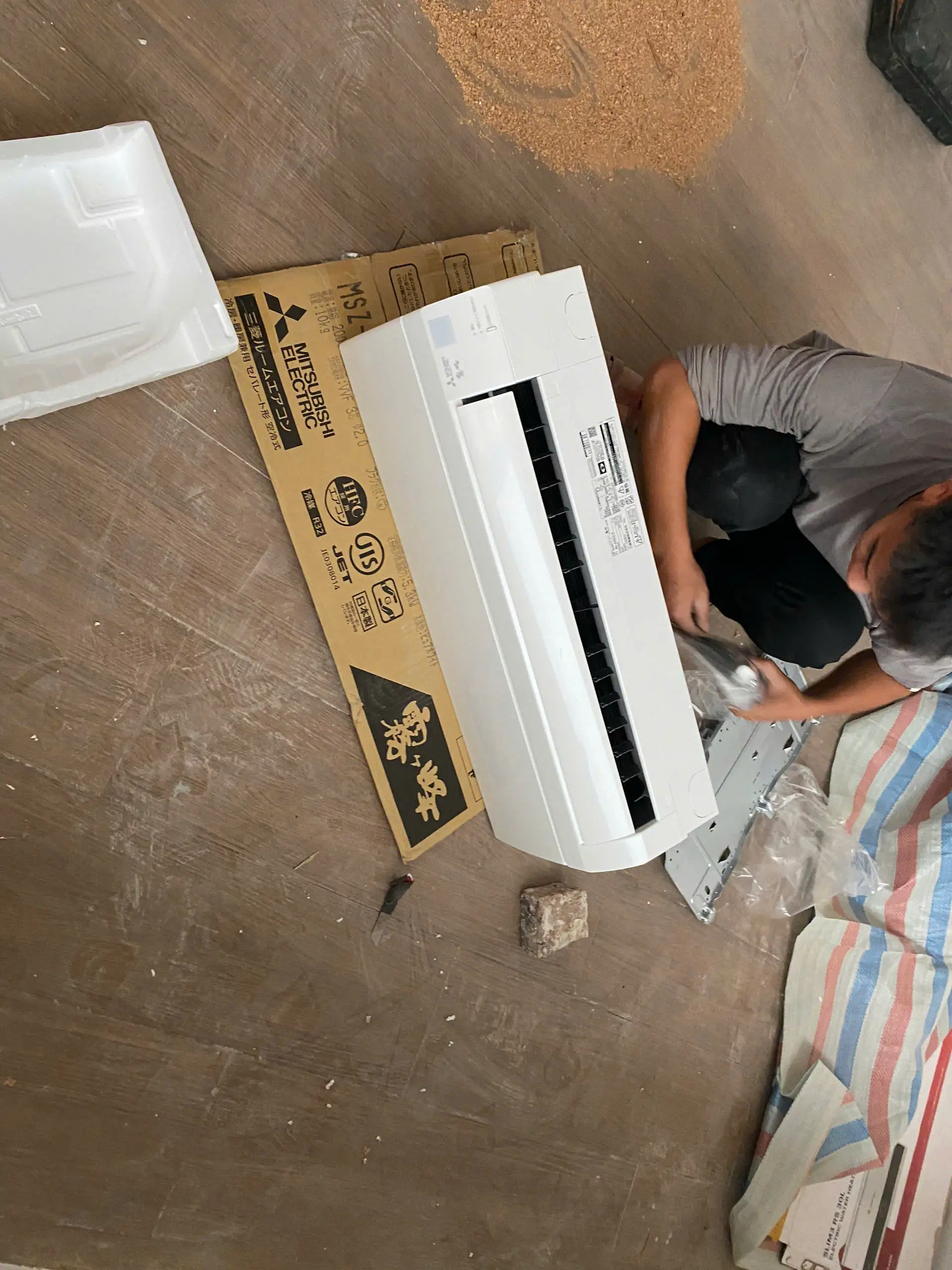 Từ Sài Gòn ra Nam Định lắp đặt máy lạnh Mitsubishi Electric