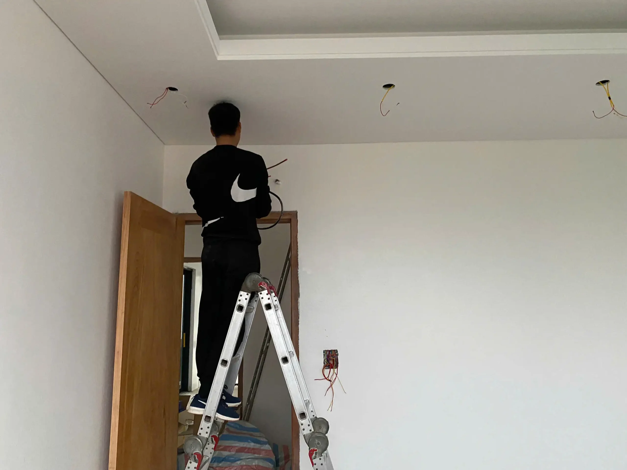 Chuẩn bị đo lắp pass máy lạnh Mitsubishi Electric
