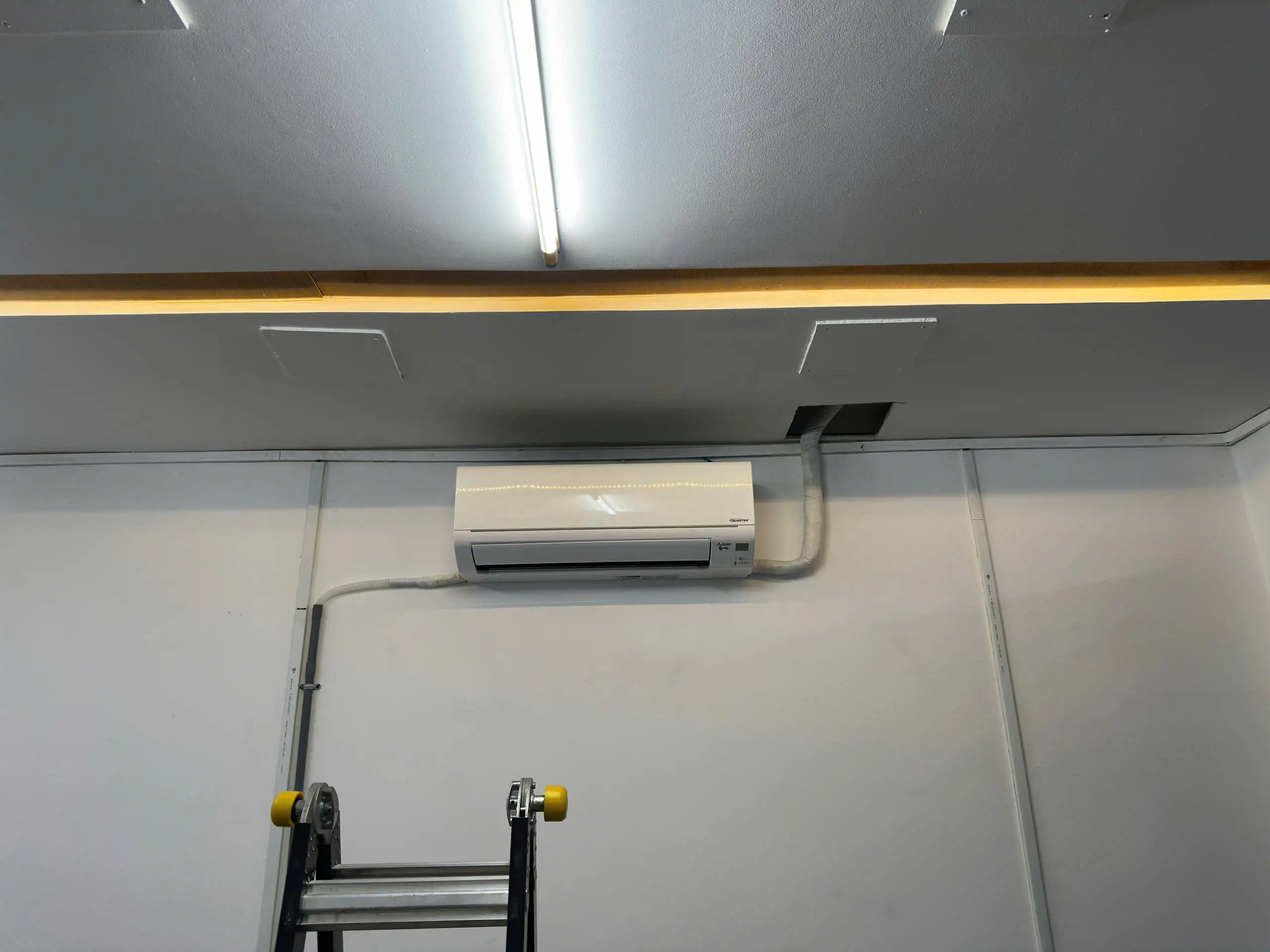 Hình ảnh dàn lạnh nội địa Nhật Mitsubishi Electric sau khi lắp đặt hoàn tất