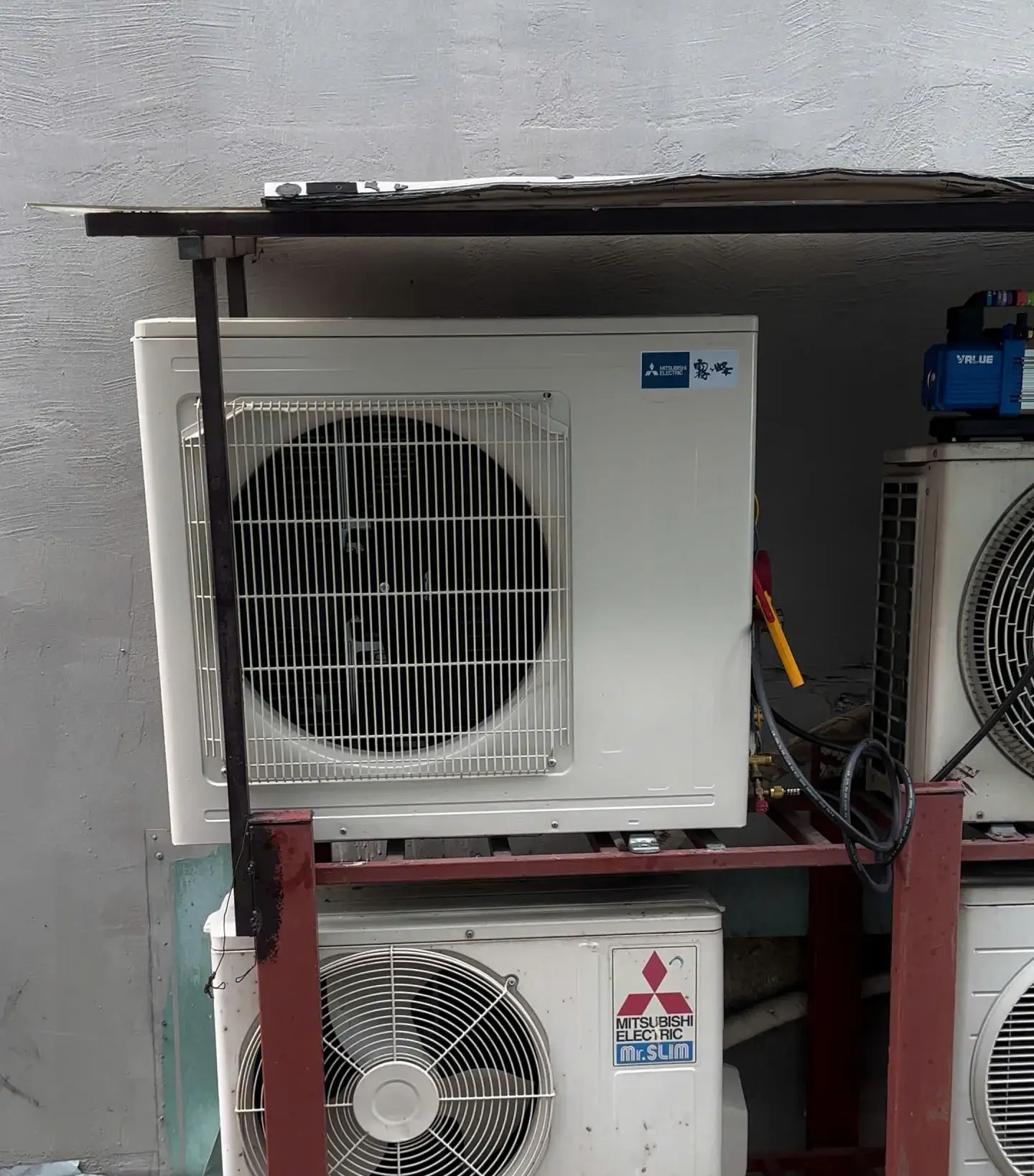 Hình ảnh dàn nóng máy lạnh mitsubishi msz-zw6325s sau khi lap dat
